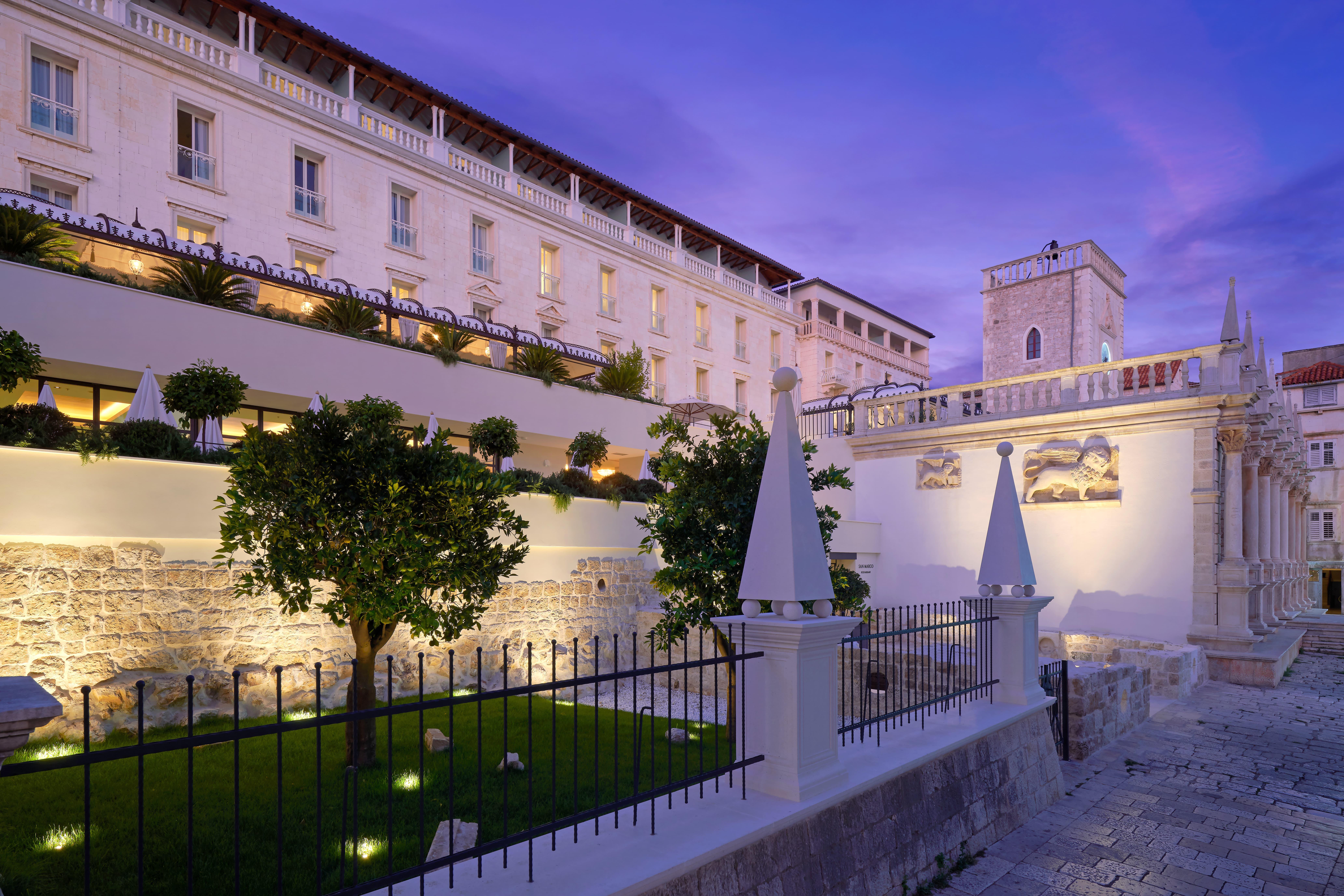 Palace Elisabeth, Hvar Heritage Hotel - The Leading Hotels Of The World Hvar Town Exterior photo